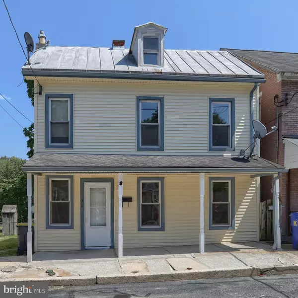 31 S FRONT ST, Womelsdorf, PA 19567