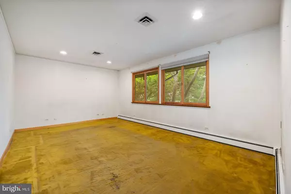 Monroe Township, NJ 08831,26 BENTLEY RD