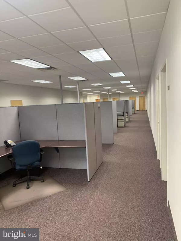 Trenton, NJ 08648,2850 BRUNSWICK PIKE