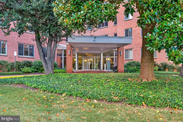 3000 SPOUT RUN PKWY #A306, Arlington, VA 22201