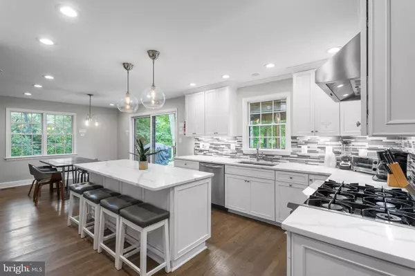 Annandale, VA 22003,3436 HOLLY RD