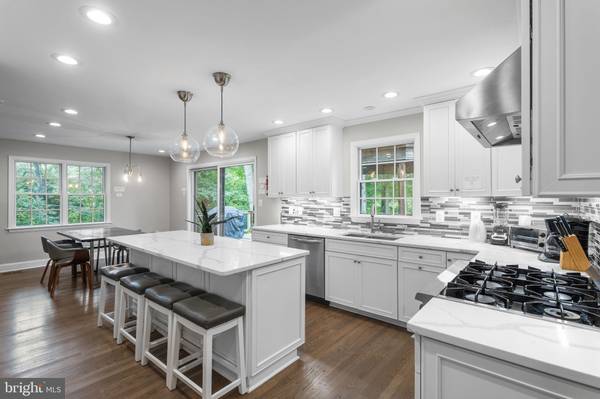 Annandale, VA 22003,3436 HOLLY RD