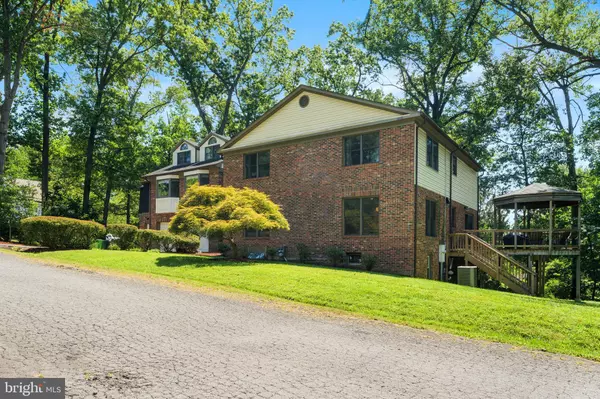 Annandale, VA 22003,3436 HOLLY RD