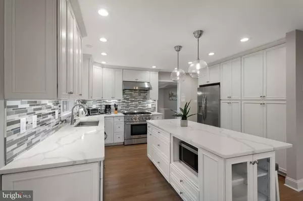 Annandale, VA 22003,3436 HOLLY RD