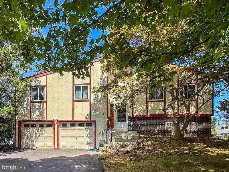 4 DONNER CT, Monmouth Junction, NJ 08852