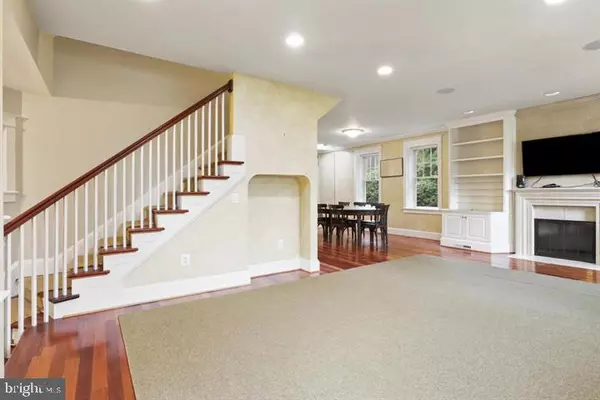 Mclean, VA 22101,1515 CEDAR AVE