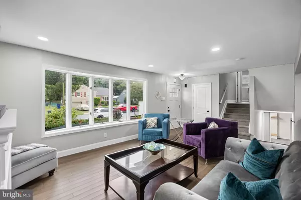 Burlington, NJ 08016,9 ROSE LN