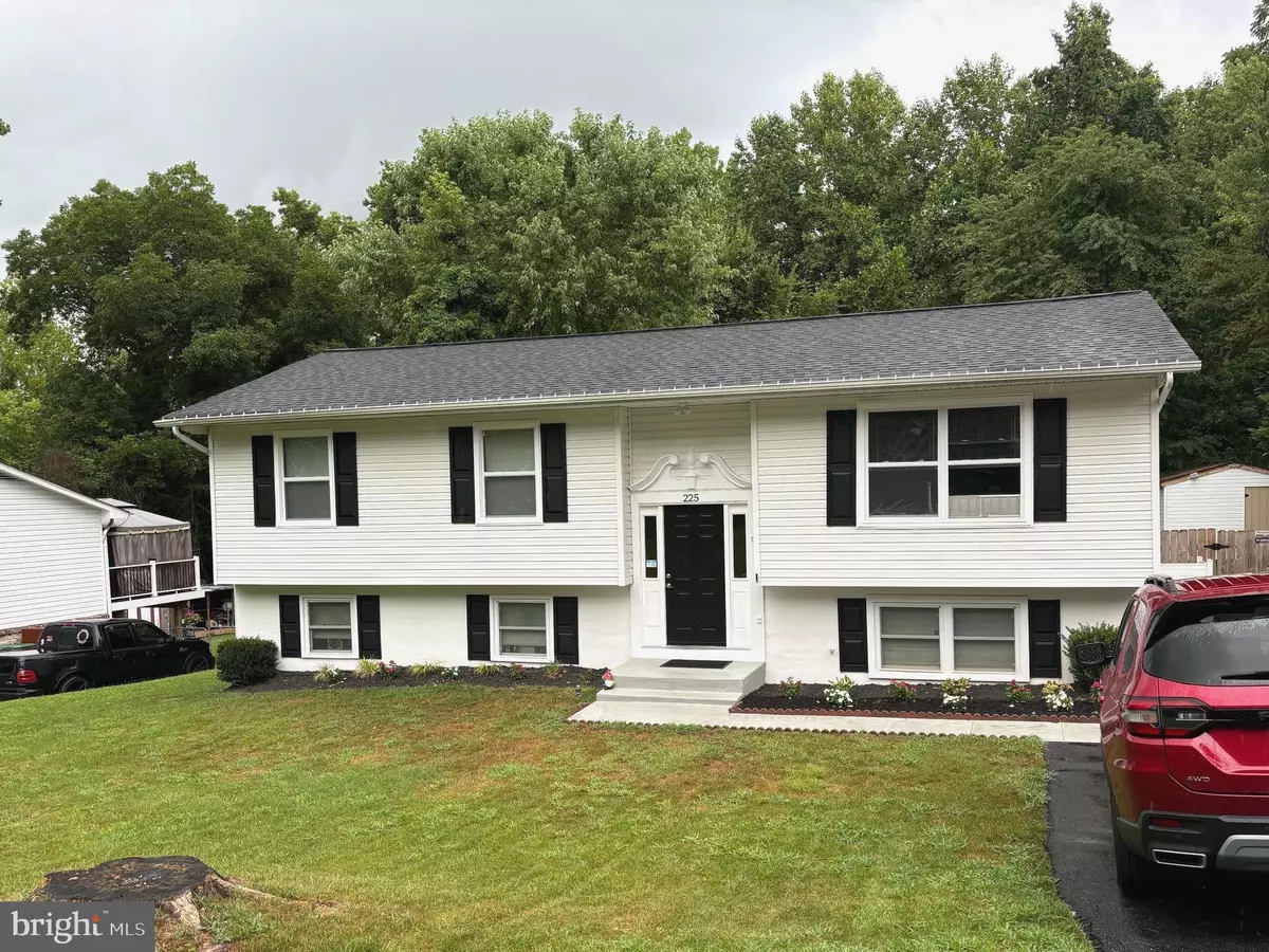 Stafford, VA 22556,225 OAK GROVE LN