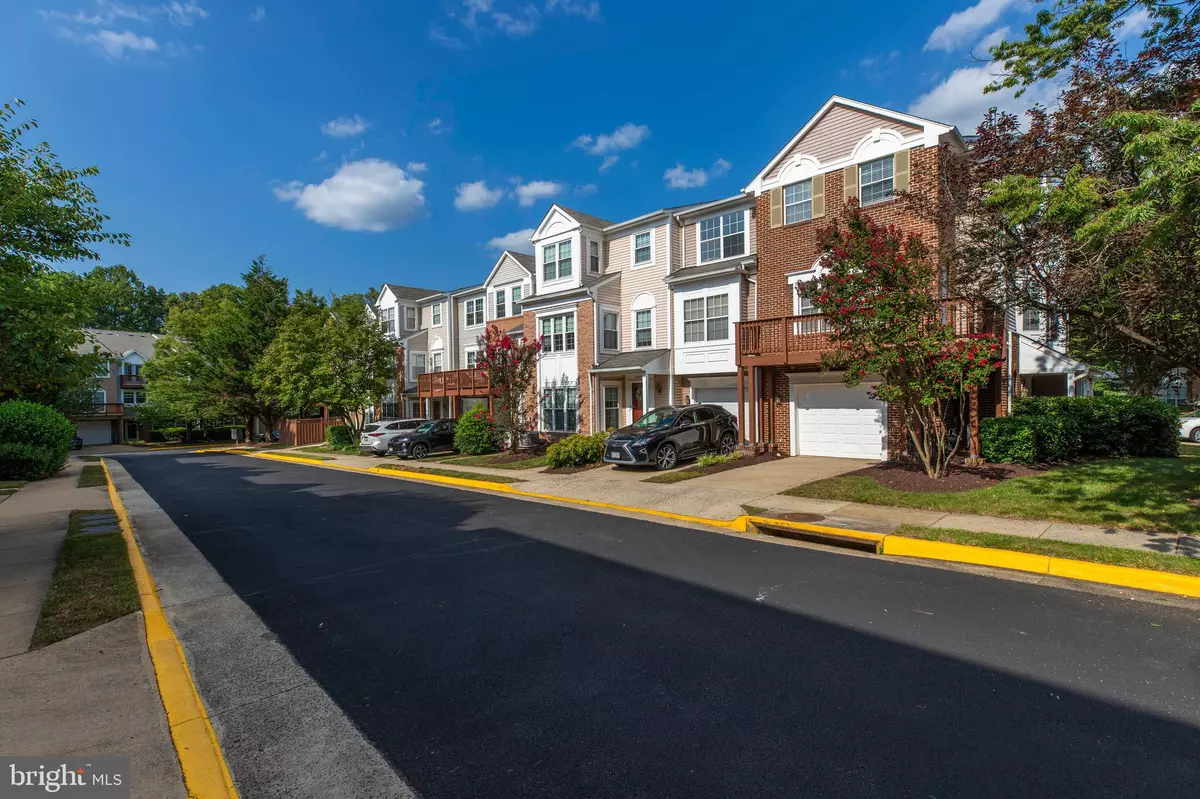 Fairfax, VA 22030,4311 CHARIOT CT #122