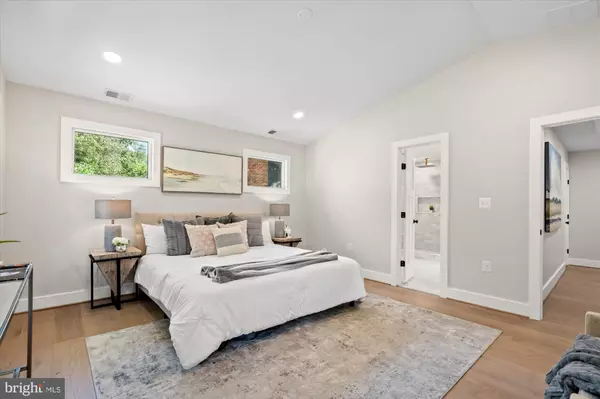 Alexandria, VA 22302,903 E TIMBER BRANCH PKWY