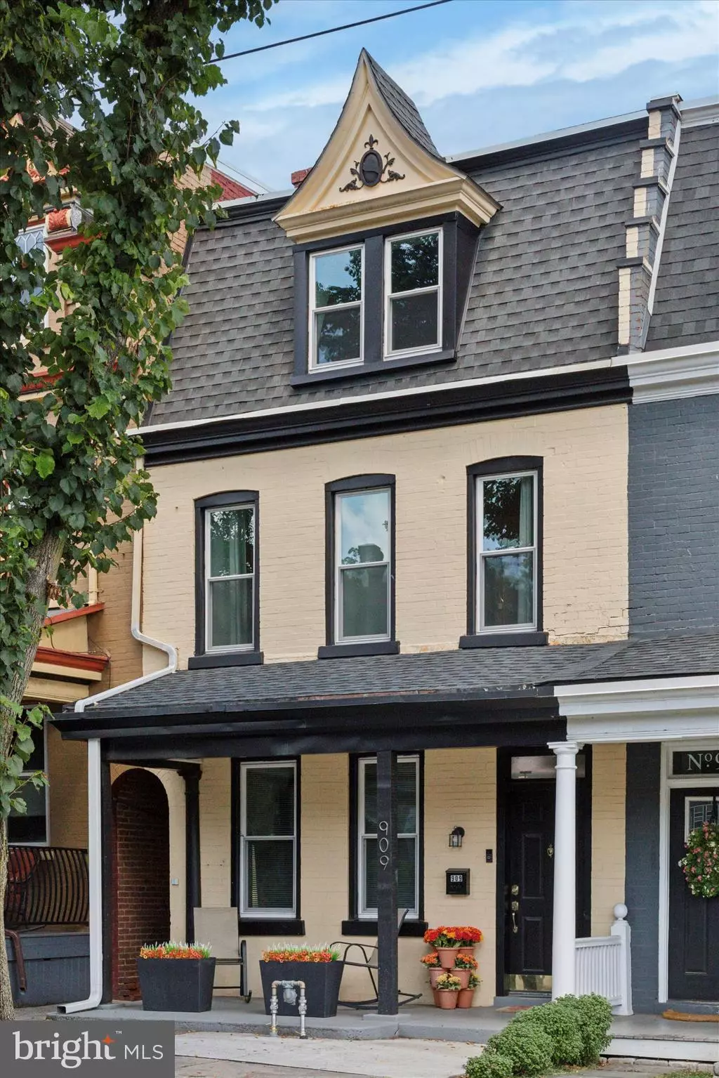 Lancaster, PA 17602,909 E ORANGE ST