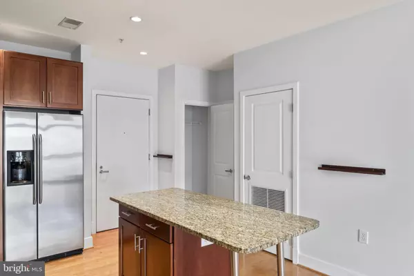 Arlington, VA 22209,1800 WILSON BLVD #305