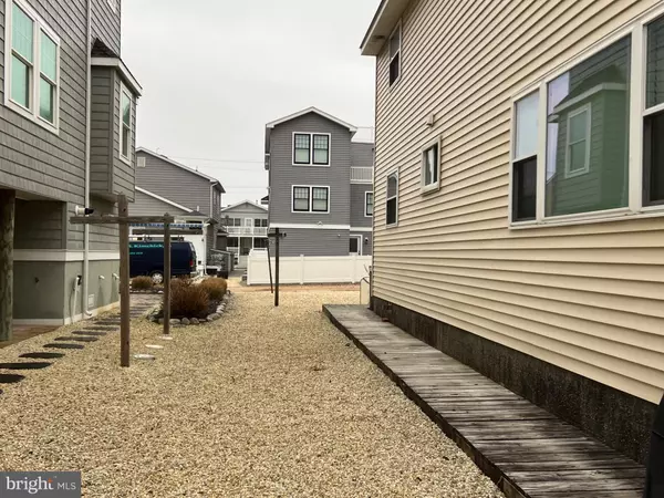 Surf City, NJ 08008,33 N 24TH ST #1
