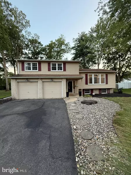 1104 WILLOWDALE DR, Cherry Hill, NJ 08003