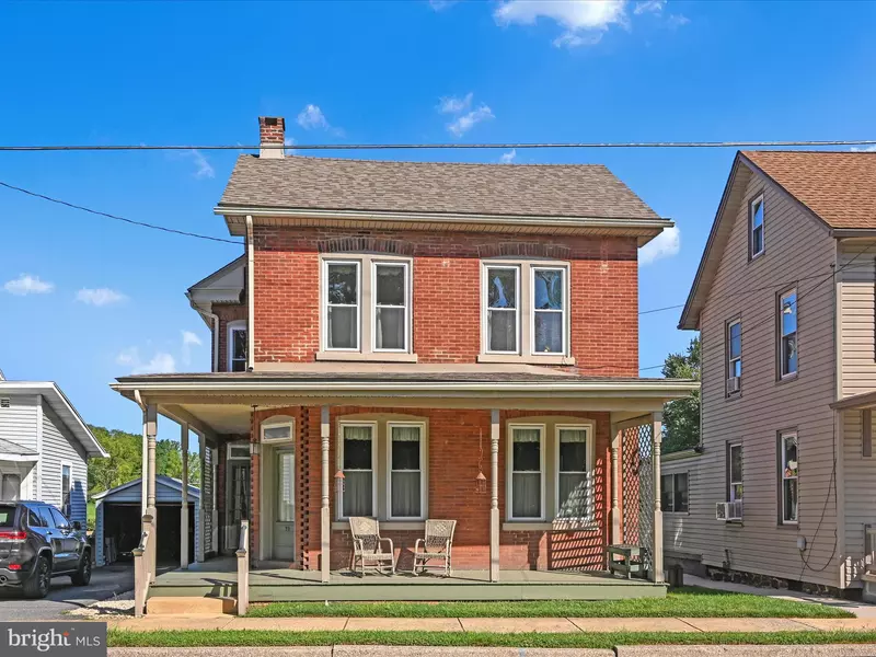 211 E MAIN ST, Newmanstown, PA 17073