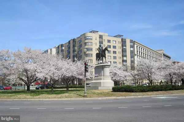 1 SCOTT CIR NW #403, Washington, DC 20036