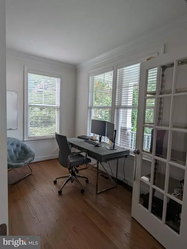 Arlington, VA 22207,4134 23RD ST N