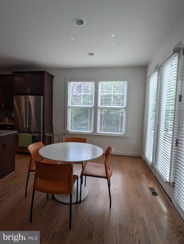 Arlington, VA 22207,4134 23RD ST N