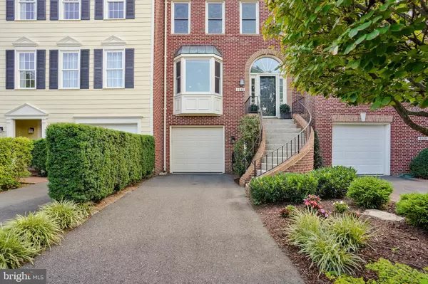 Falls Church, VA 22043,6840 MCLEAN PROVINCE CIR