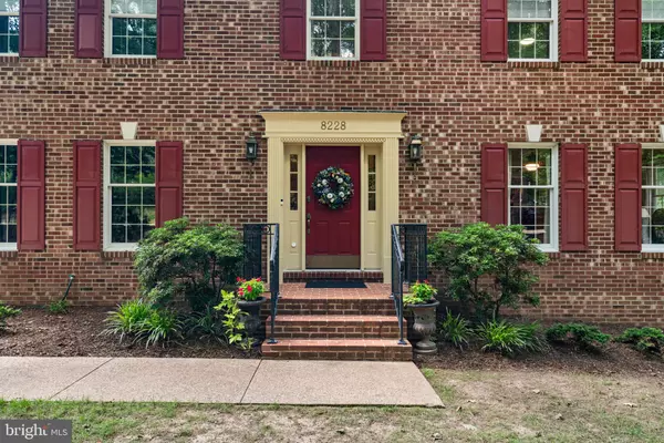 Manassas, VA 20112,8228 HONEYSUCKLE RD