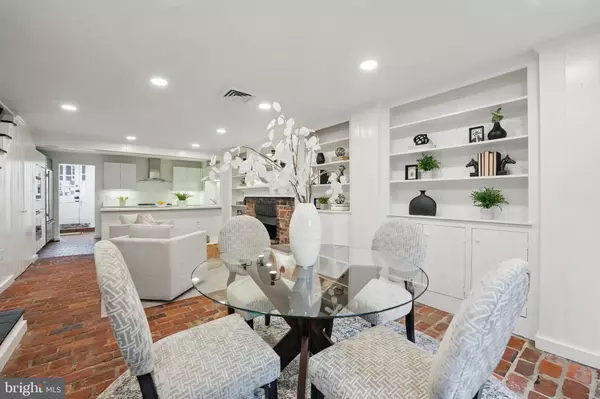 Alexandria, VA 22314,219 N PITT ST