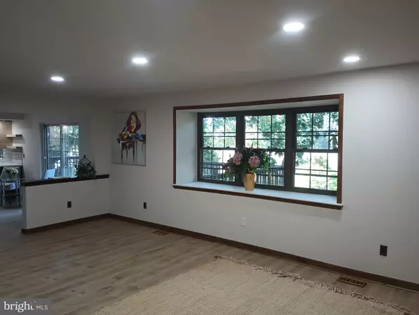 Langhorne, PA 19053,905 EDGEWOOD LN