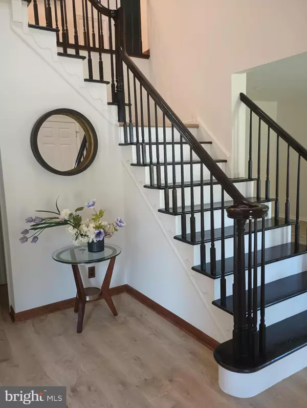 Langhorne, PA 19053,905 EDGEWOOD LN