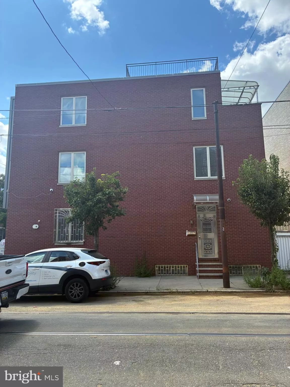Philadelphia, PA 19123,608 N 12TH ST