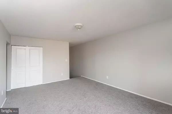 Burlington, NJ 08016,834 HENRI CT