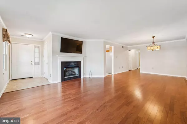 Cinnaminson, NJ 08077,303 SWEETWATER DR