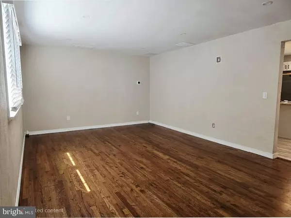 Toms River, NJ 08753,34 HEATHER RD