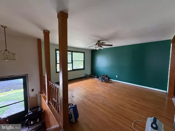 Gibbstown, NJ 08027,330 CROCE AVE