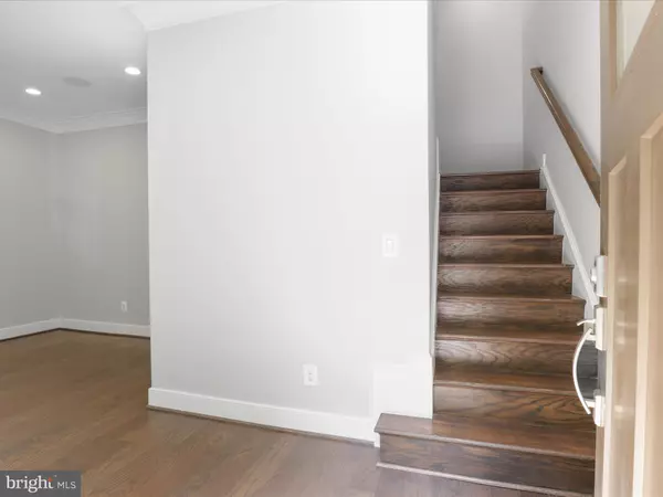 Arlington, VA 22209,1521 16TH RD N