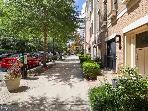 Arlington, VA 22209,1521 16TH RD N