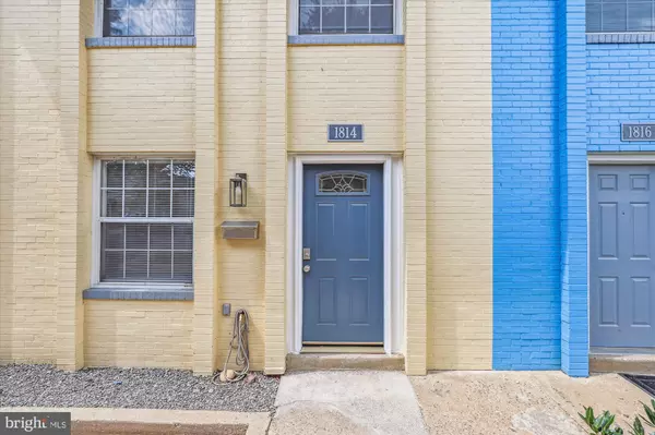 1814-N BARTON ST, Arlington, VA 22201