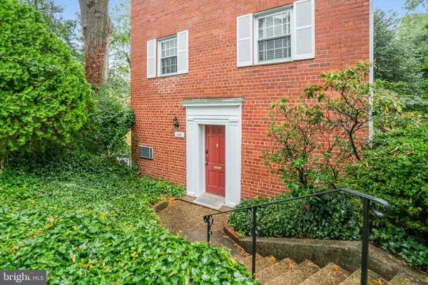 Alexandria, VA 22302,1571 MOUNT EAGLE PL #1