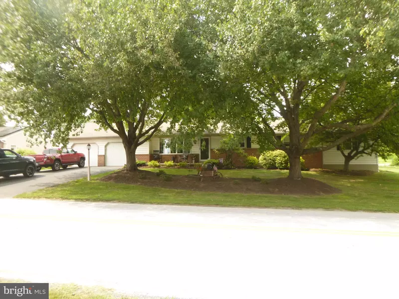 1731 WINDY HILL RD, Lancaster, PA 17602