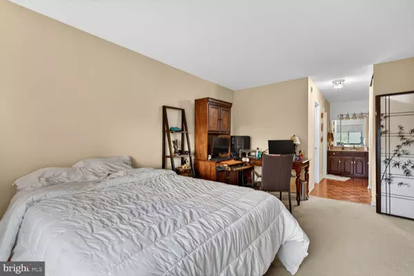 Alexandria, VA 22304,309 YOAKUM PKWY #914