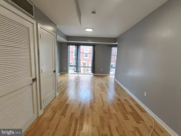 Philadelphia, PA 19130,924 N 15TH ST #2