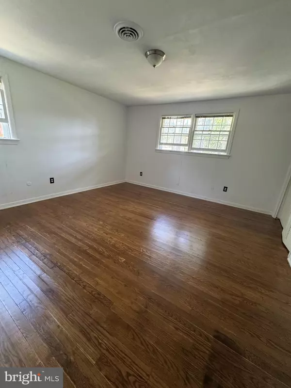 Millville, NJ 08332,13 SUNSET DR