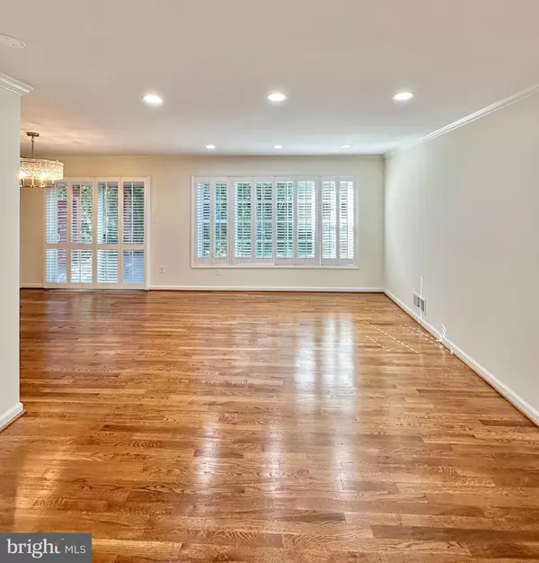 Annandale, VA 22003,4410 WOODCHUCK CT