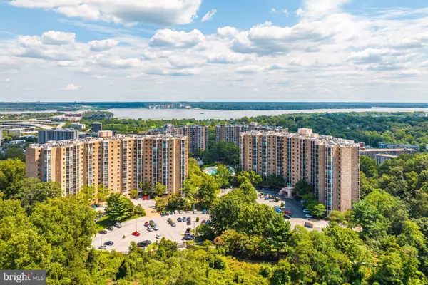 Alexandria, VA 22303,5903 MOUNT EAGLE DR #917