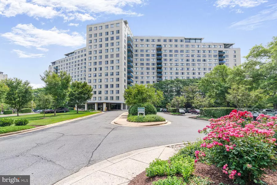 10401 GROSVENOR PL #904, Rockville, MD 20852