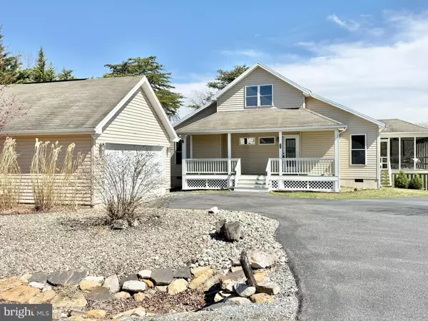 Hedgesville, WV 25427,477 WAMPUM LN