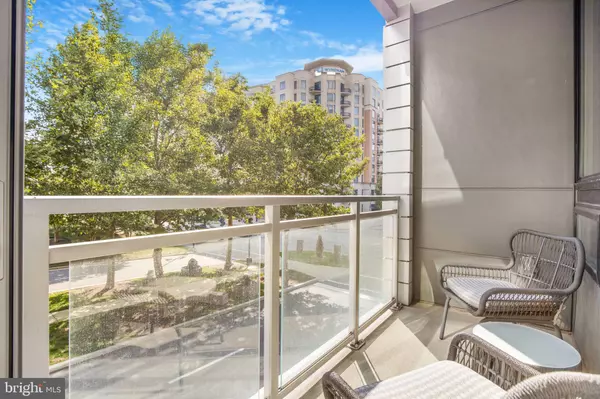 Oxon Hill, MD 20745,145 RIVERHAVEN DR #125