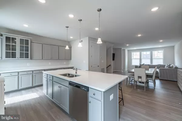 Alexandria, VA 22306,7207 MOUNTAINEER DR