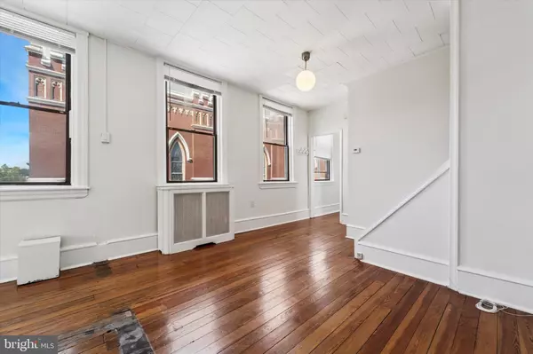 Philadelphia, PA 19147,921 CHRISTIAN ST #3