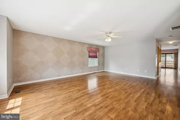 Williamstown, NJ 08094,563 DORAL DR