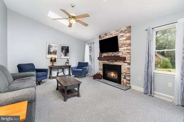 Mechanicsburg, PA 17050,30 BOURBON RED DR