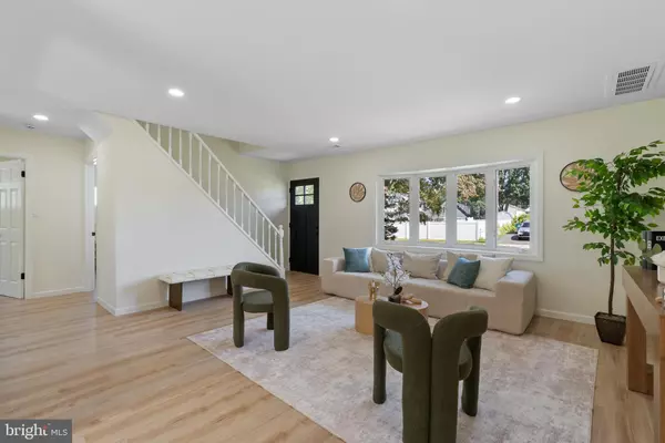 Levittown, PA 19056,57 MIDDLE RD